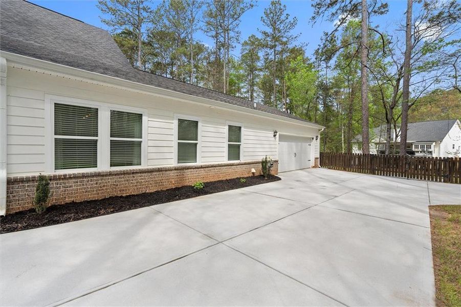 Exterior details and patio area of a home in Fairfield Plantation, Villa Rica (Image 37).