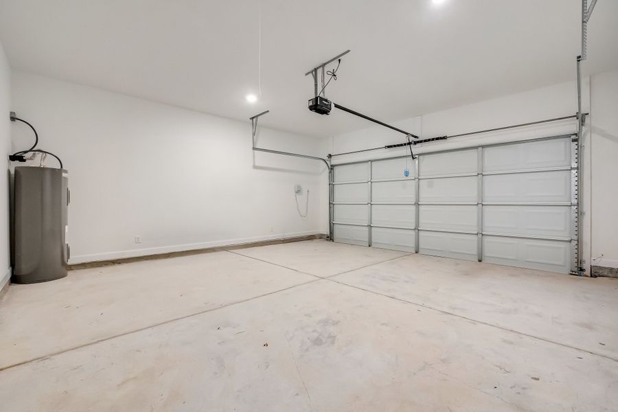 Spacious, unfurnished interior of a new home in Barton's Bend, Crestview (Image 26).