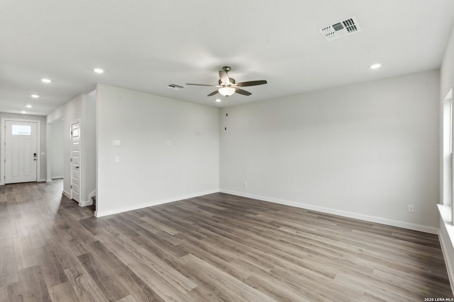 Spacious, unfurnished interior of a new home in Weltner Farms 50’s, New Braunfels (Image 15).