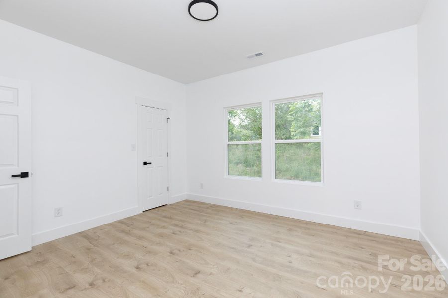 Spacious, unfurnished interior of a new home in , Great Falls (Image 15).