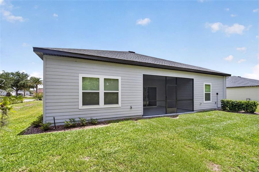 Exterior details and patio area of a home in , Dunnellon (Image 4).