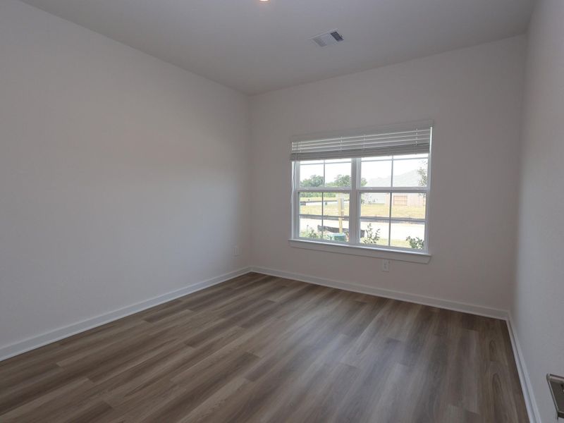 Spacious, unfurnished interior of a new home in Lone Star Landing, Montgomery (Image 23).