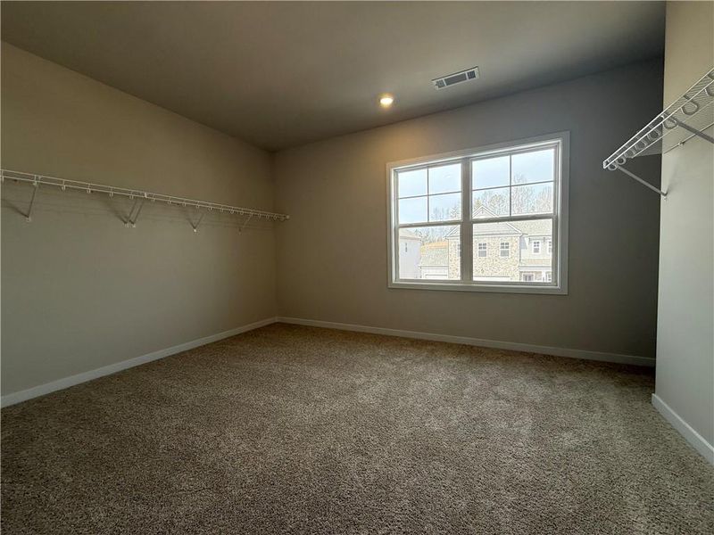 Spacious, unfurnished interior of a new home in Ponderosa Farms Manor, Gainesville (Image 42).