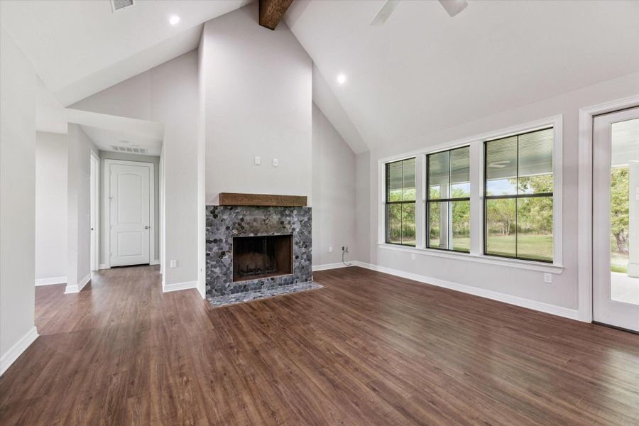 Spacious, unfurnished interior of a new home in , Fulshear (Image 21).