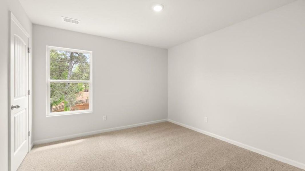 Spacious, unfurnished interior of a new home in Thompson Ridge, Dallas (Image 24).