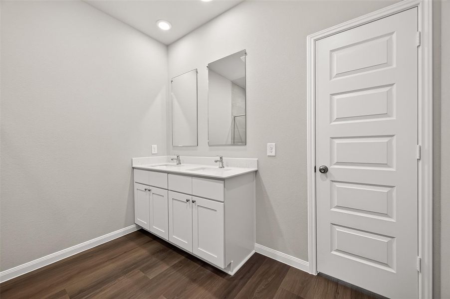 Furnished interior view inside a new home in River's Edge, Conroe (Image 16). Furnished interior view inside a new home in River's Edge, Conroe (Image 16).