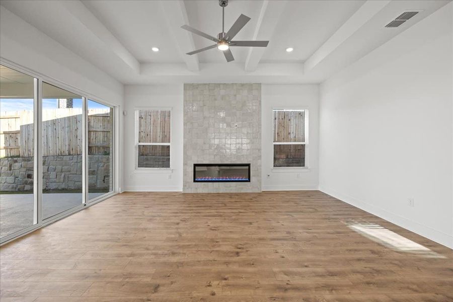 Spacious, unfurnished interior of a new home in Sunfield, Buda (Image 24).