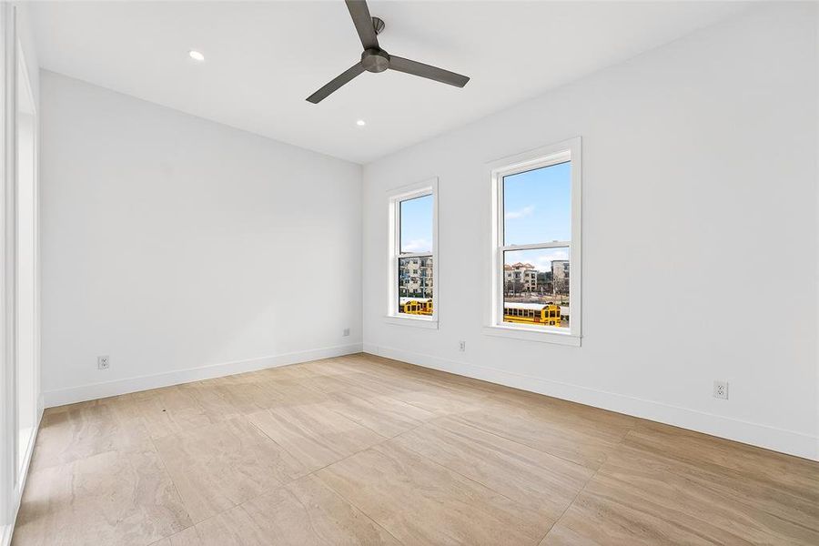 Spacious, unfurnished interior of a new home in , Richardson (Image 33).