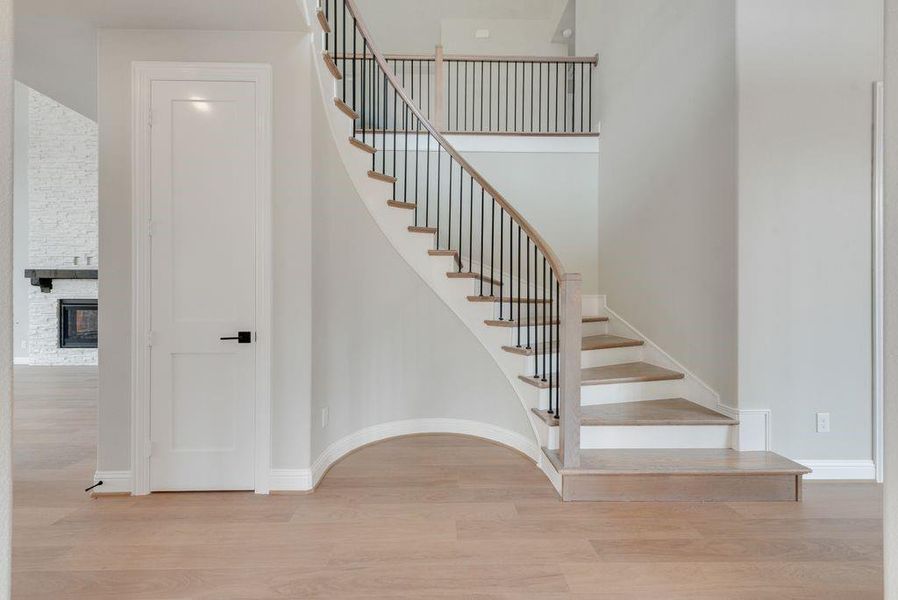 Spacious, unfurnished interior of a new home in Lake Forest, McKinney (Image 15).