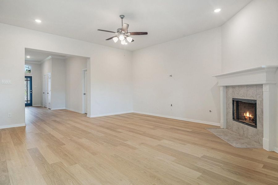 Spacious, unfurnished interior of a new home in Deer Pines, Conroe (Image 17).