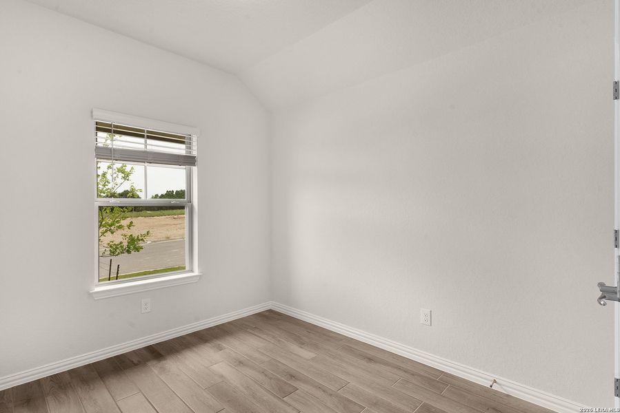 Spacious, unfurnished interior of a new home in Meyer Ranch - Enclave, New Braunfels (Image 15).