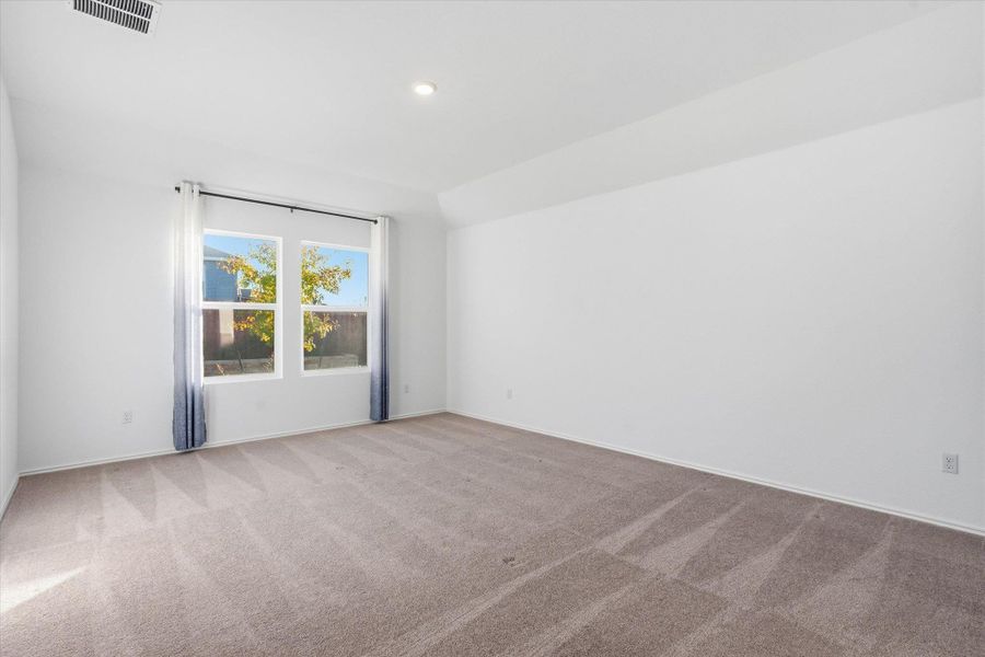 Spacious, unfurnished interior of a new home in Thunder Rock: Watermill Collection, Marble Falls (Image 21).