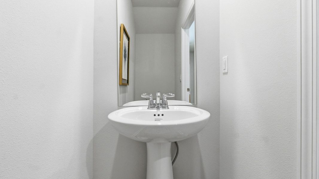 Close-up of interior finishes inside a home in Misting Springs, Crawfordville (Image 15).