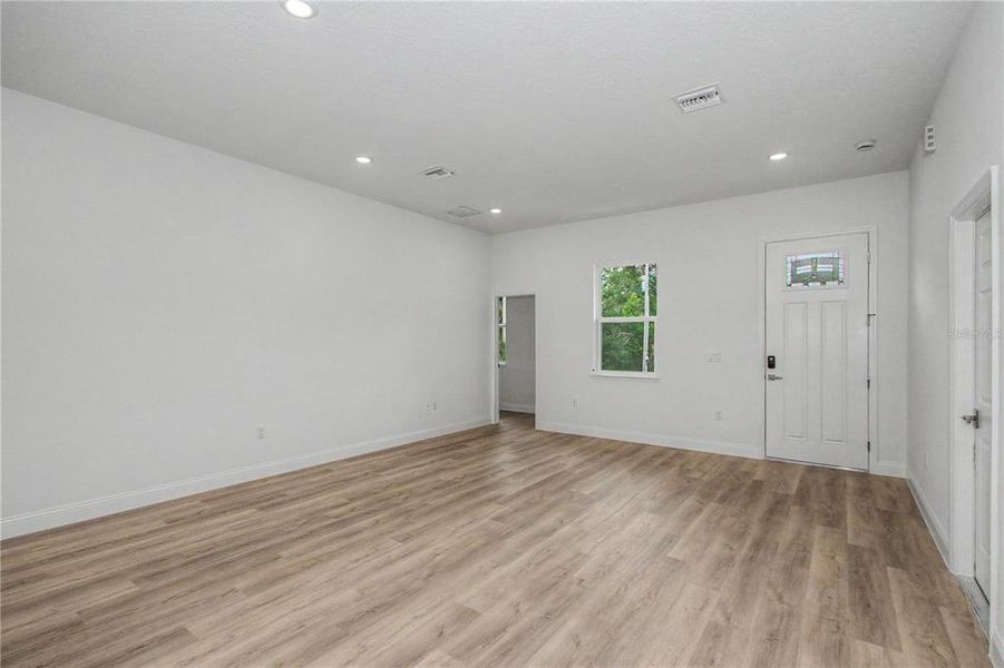 Spacious, unfurnished interior of a new home in , Ocala (Image 38).