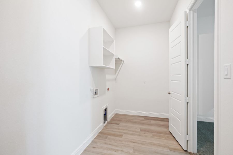 Spacious, unfurnished interior of a new home in Edgewater, Fate (Image 31).