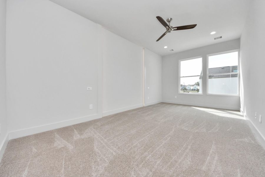 Spacious, unfurnished interior of a new home in Cay Landing, Houston (Image 32).