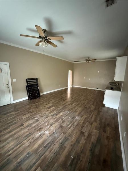 Spacious, unfurnished interior of a new home in , Sweetwater (Image 5).