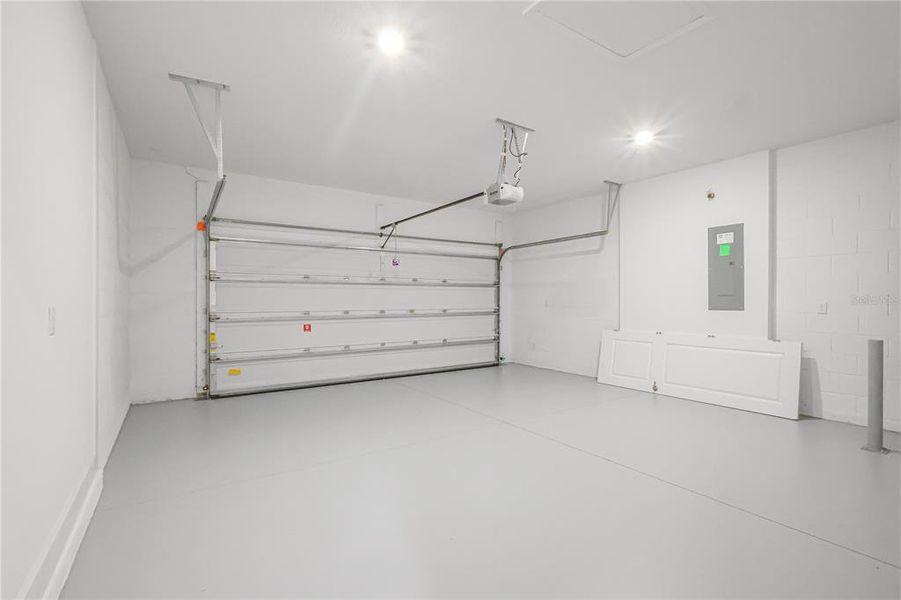 Spacious, unfurnished interior of a new home in Cresswind at Lake Harris, Tavares (Image 22).