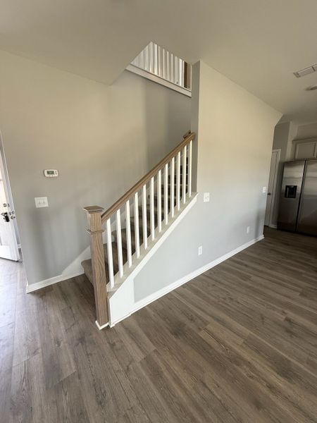 The staircase & balcony has craftsman style spindles