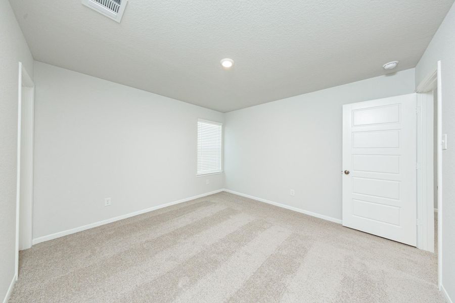 Spacious, unfurnished interior of a new home in Bammel Oaks, Houston (Image 11).