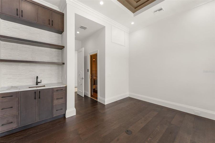 Spacious, unfurnished interior of a new home in , Windermere (Image 64).