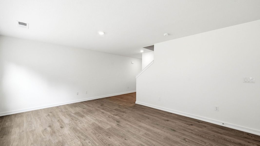 Spacious, unfurnished interior of a new home in Oak Hill, Vonore (Image 15).