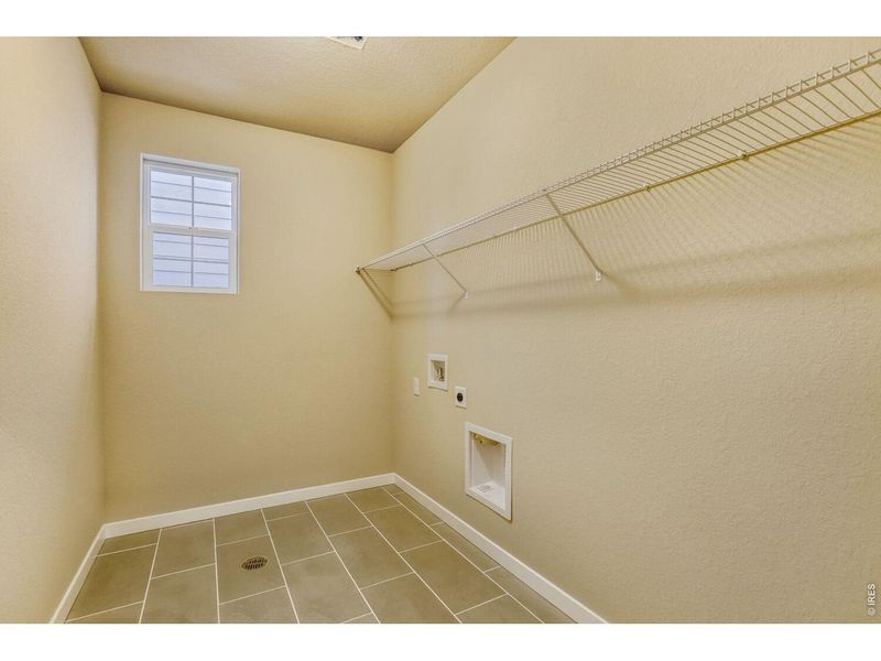 Spacious, unfurnished interior of a new home in Farmstead, Berthoud (Image 26).