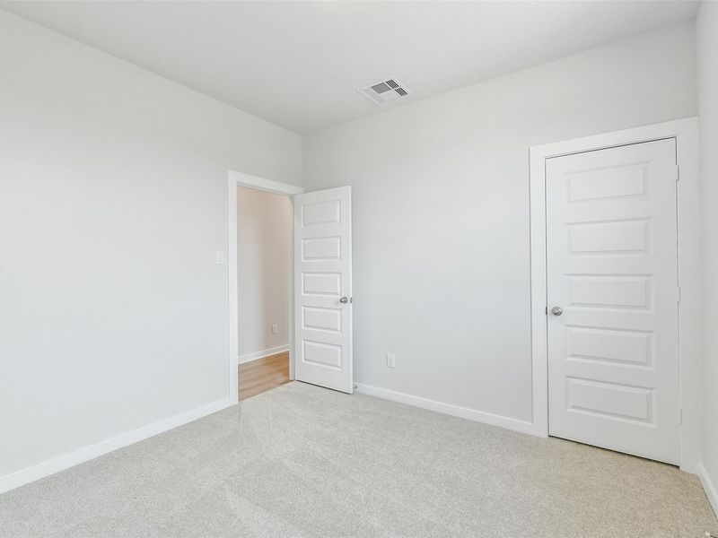 Spacious, unfurnished interior of a new home in Spring Branch Crossing, Conroe (Image 34).