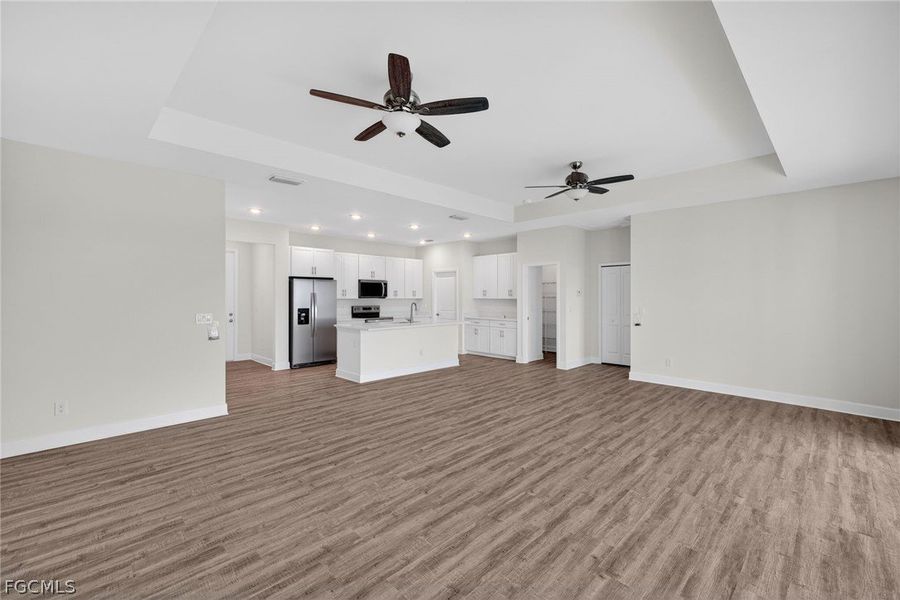 Spacious, unfurnished interior of a new home in Cape Coral, Cape Coral (Image 24).