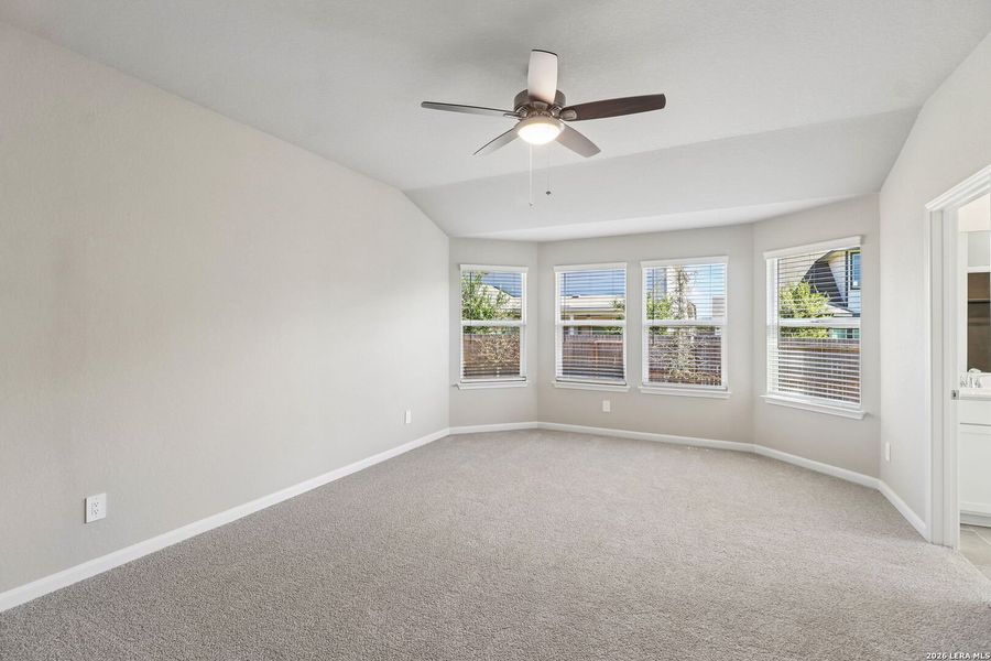Spacious, unfurnished interior of a new home in Estancia Ranch - Premier Series, San Antonio (Image 19).