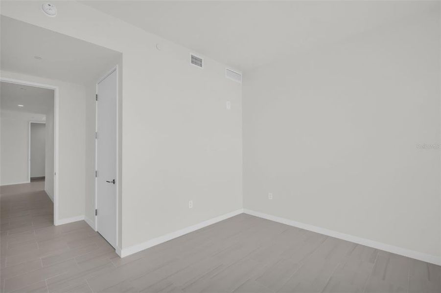 Spacious, unfurnished interior of a new home in , St. Petersburg (Image 70).