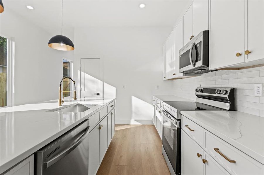 Furnished interior view inside a new home in , Dallas (Image 5).