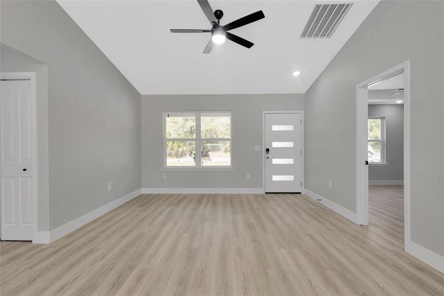 Spacious, unfurnished interior of a new home in , Belleview (Image 11).