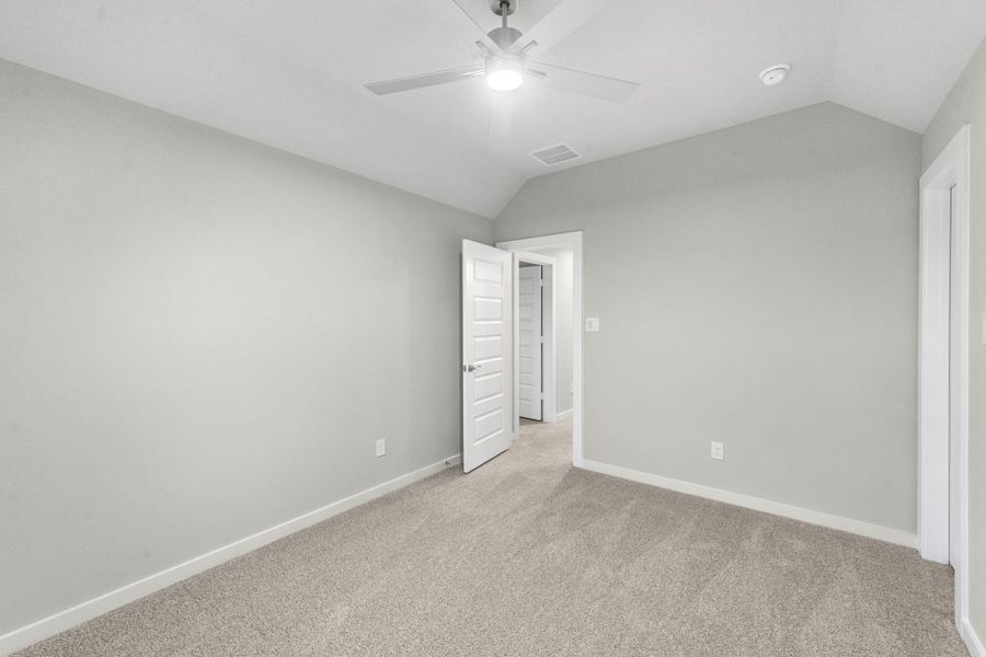 Spacious, unfurnished interior of a new home in Briarwood Crossing, Rosenberg (Image 35).