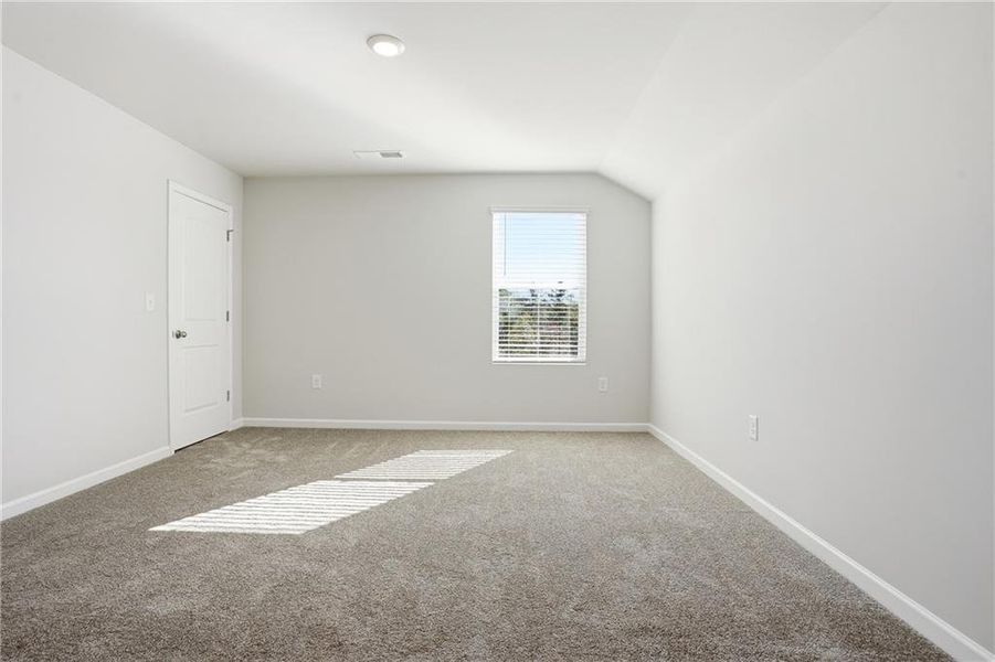 Spacious, unfurnished interior of a new home in The Woodlands Preserve, Jackson (Image 23).