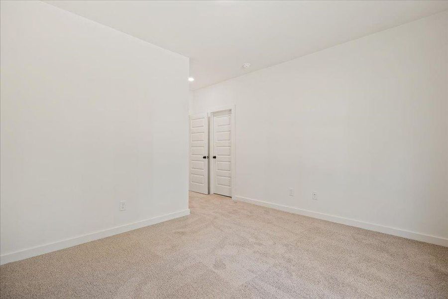 Spacious, unfurnished interior of a new home in , Gainesville (Image 33).