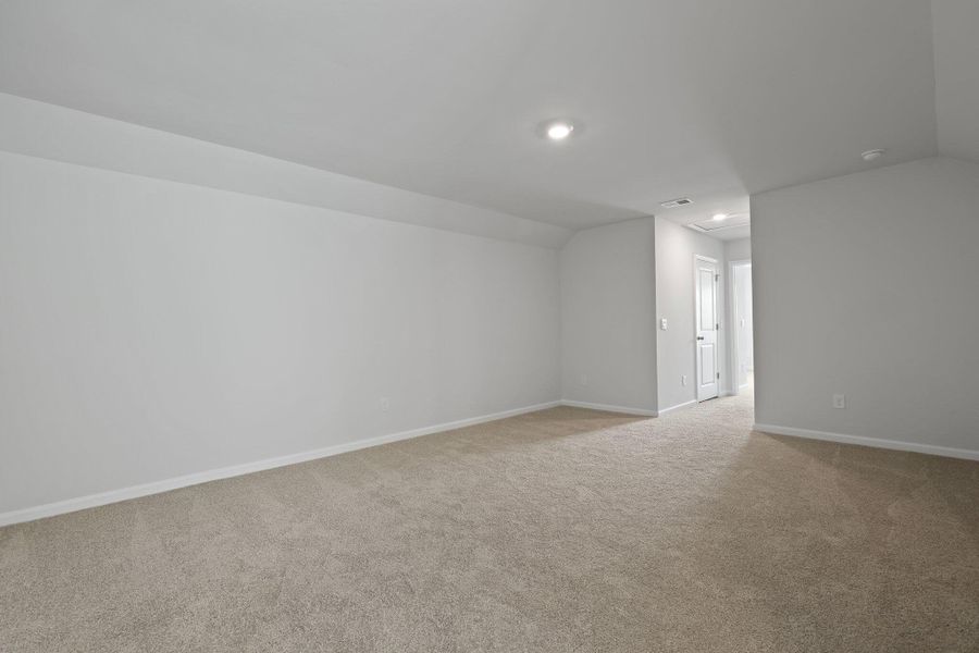 Spacious, unfurnished interior of a new home in Sheep Island, Summerville (Image 24).