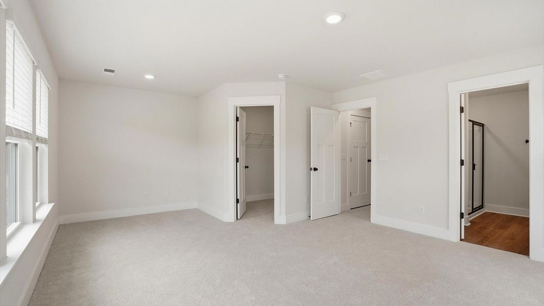 Desirable primary suite layout with spacious en suite bath in a proven, established community Desirable primary suite layout with spacious en suite bath in a proven, established community