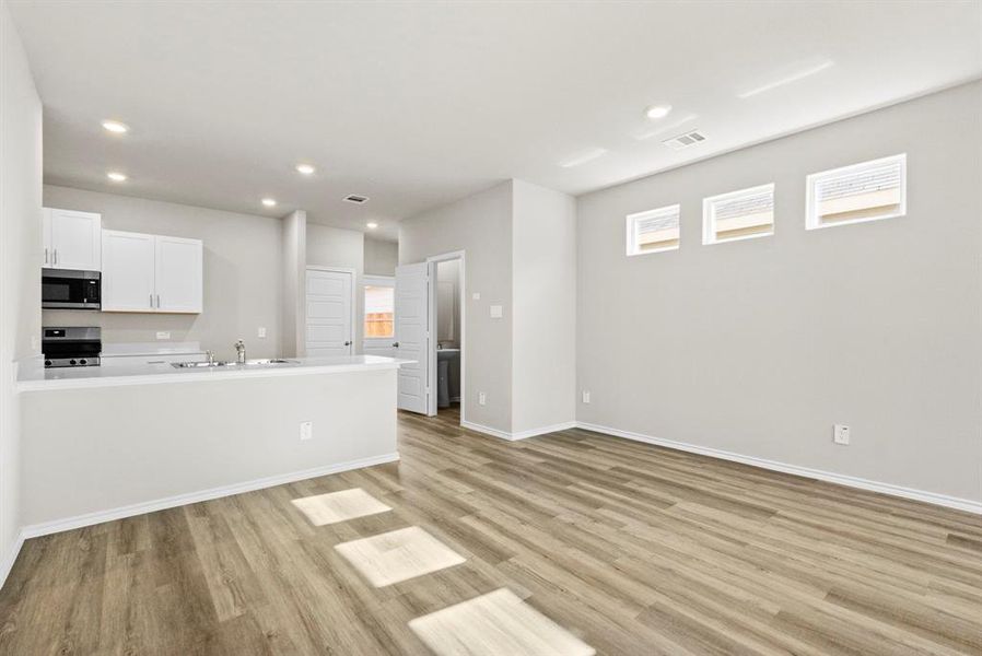 Spacious, unfurnished interior of a new home in Orchard Village, Fort Worth (Image 19).