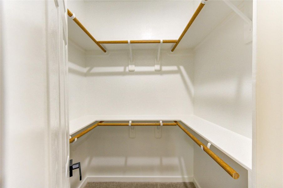 Spacious, unfurnished interior of a new home in , Navasota (Image 15).