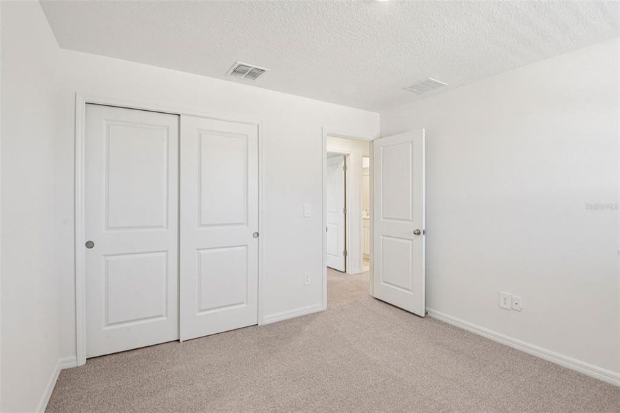 Spacious, unfurnished interior of a new home in Hilltop Vistas, Dade City (Image 15).
