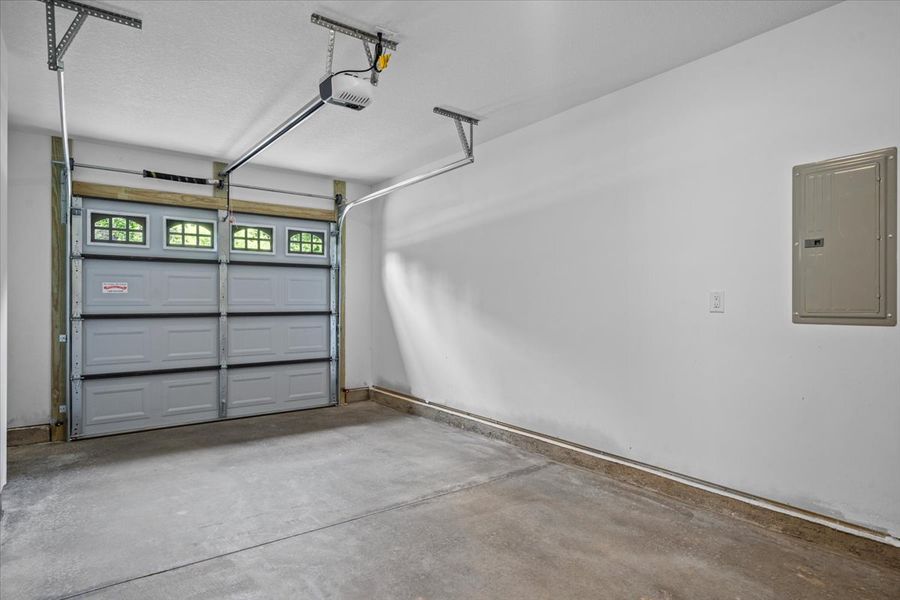 Representative unfurnished interior of a home built from the Kline by Enchanted Homes in Gentry Place, Spartanburg (Image 17).