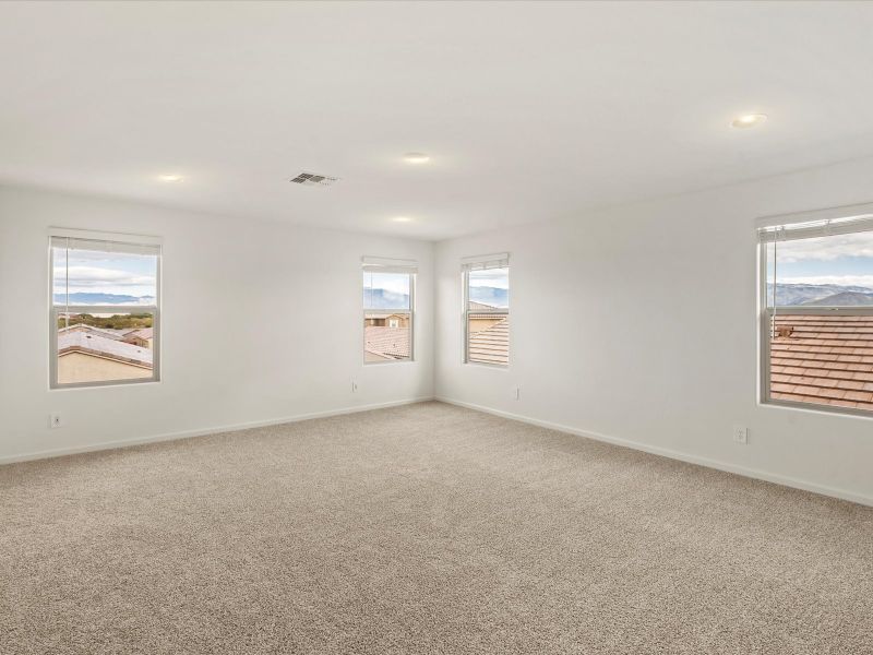 Spacious, unfurnished interior of a new home in Hanson Ridge, Vail (Image 13).