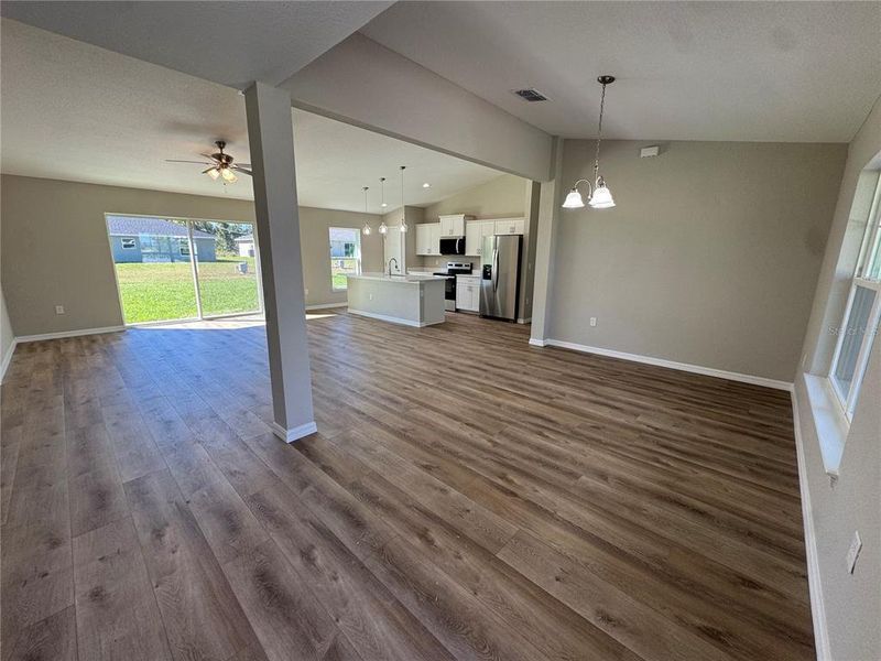 Spacious, unfurnished interior of a new home in , Dunnellon (Image 9).