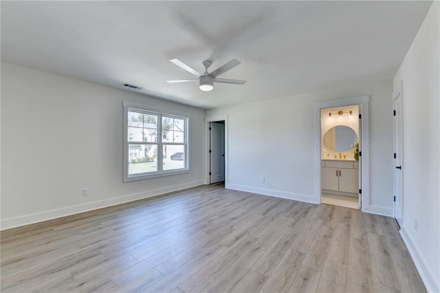 Spacious, unfurnished interior of a new home in , Jefferson (Image 39).