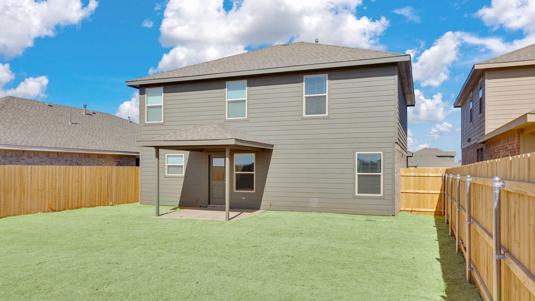 Exterior details and patio area of a home in Overlook West, Wolfforth (Image 4).