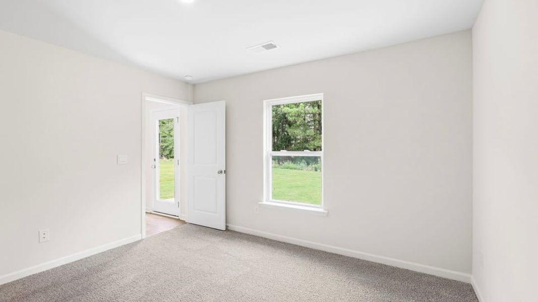 Spacious, unfurnished interior of a new home in Durbin Meadows, Fountain Inn (Image 30).