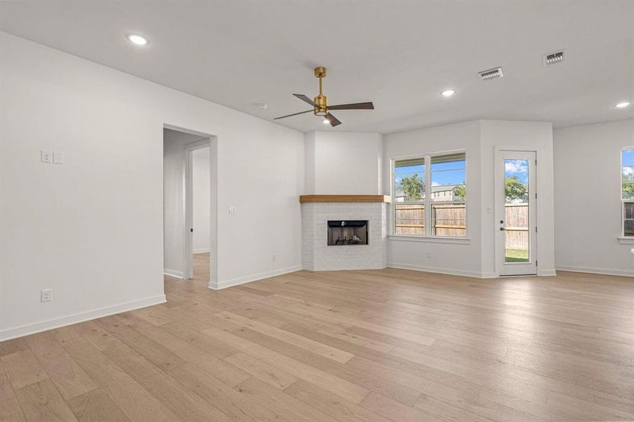 Spacious, unfurnished interior of a new home in , Aledo (Image 15).