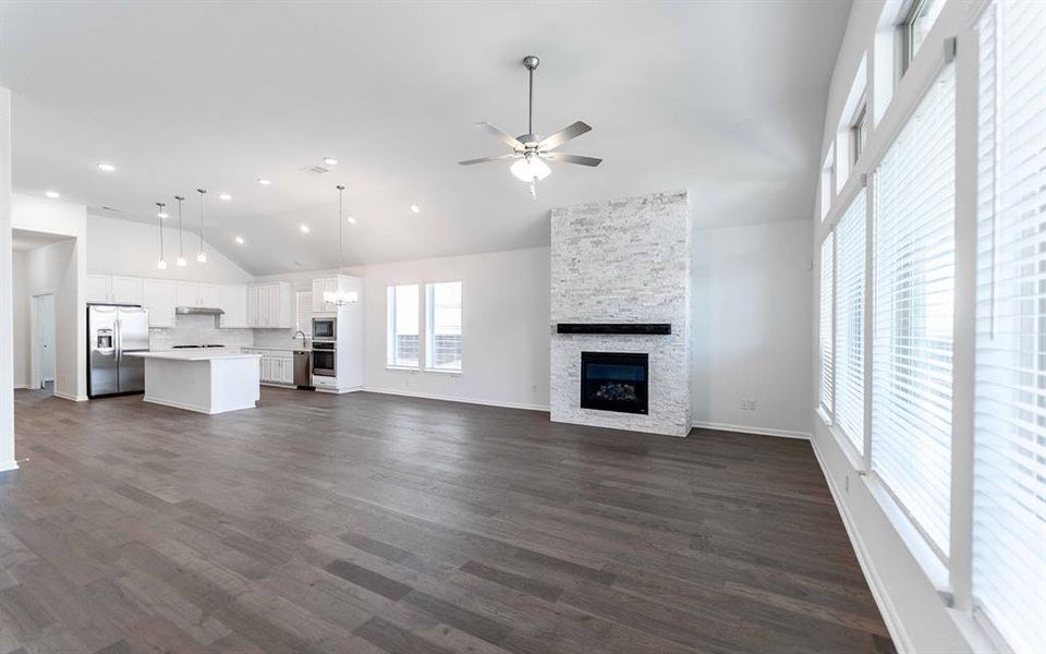 Spacious, unfurnished interior of a new home in Solterra, Mesquite (Image 11). Spacious, unfurnished interior of a new home in Solterra, Mesquite (Image 11).