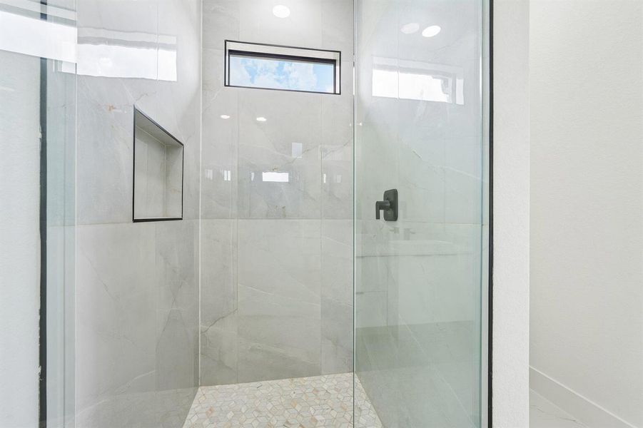 30-web-or-mls-W Broad Cir-S2404-030 30-web-or-mls-W Broad Cir-S2404-030
